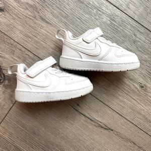 Nike Court Borough Low sz5